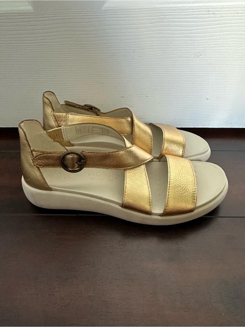 Size 8 Vionic Women’s Harmony RX Gold Metallic Recovery Sandals - Picture 3 of 10